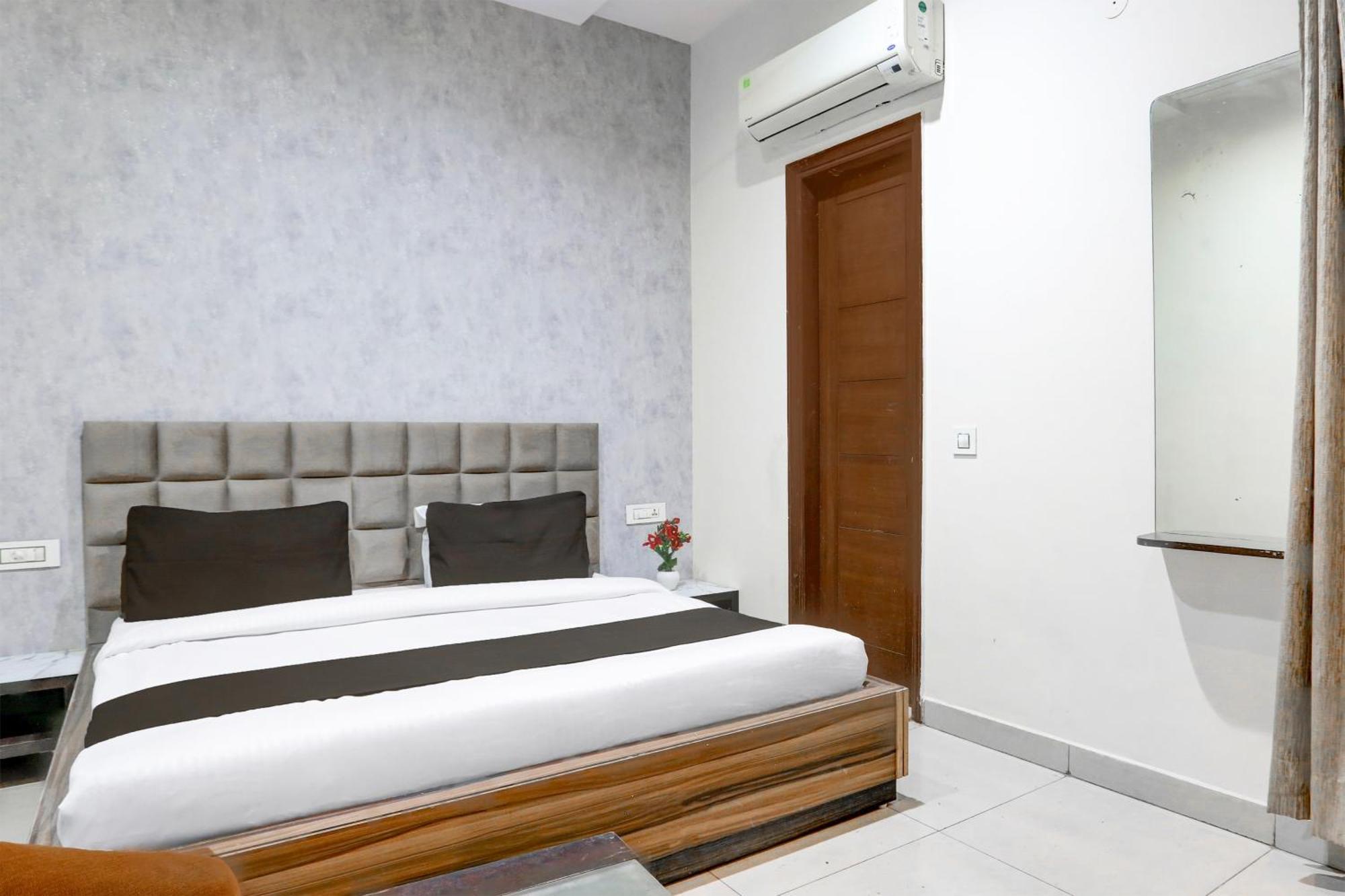 Super Collection O Railway Station Road Near Clock Tower Hotell Ludhiana Eksteriør bilde
