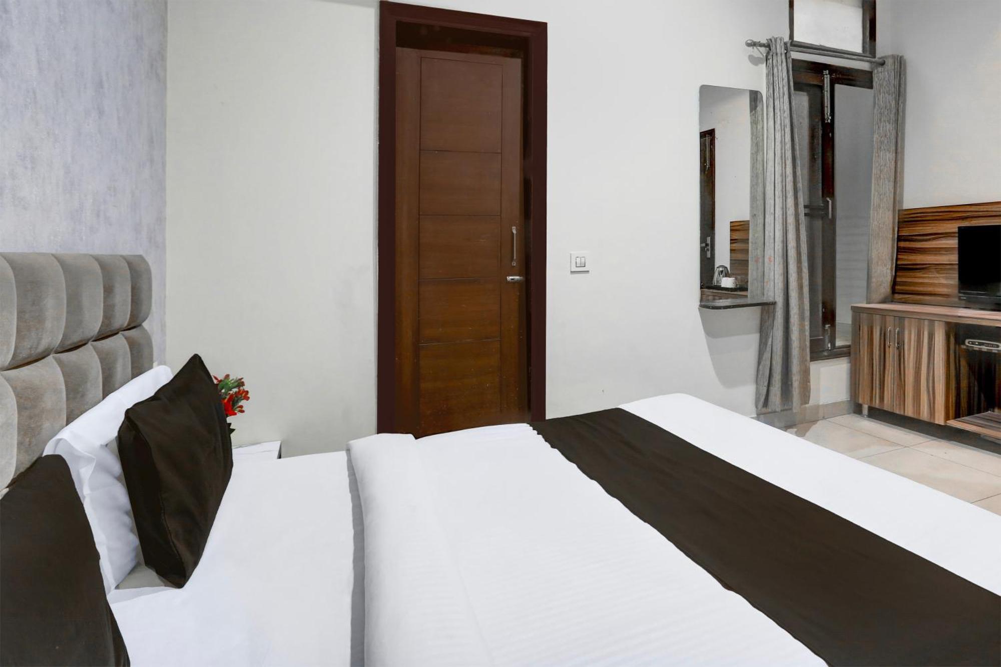 Super Collection O Railway Station Road Near Clock Tower Hotell Ludhiana Eksteriør bilde